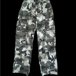 Women’s Camo Cargo Pants - Gray Camouflage